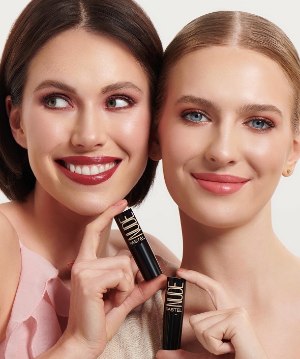 2025’in Sessiz Ama Güçlü Güzellik Trendi: Nude Rujlar